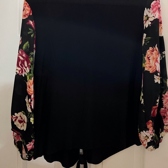 T.D.C. EUC BLACK BLOUSE WITH OPEN BACK & LONG ROSE SLEEVES - Picture 3 of 11